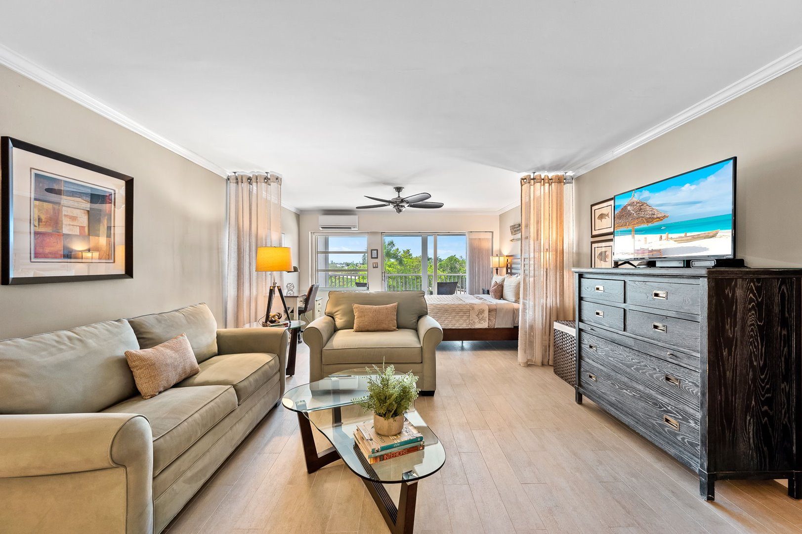 Vanderbilt Towers 404 Living Room