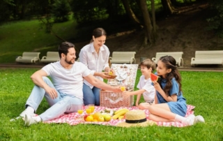 A family having a picnic in a Naples park.