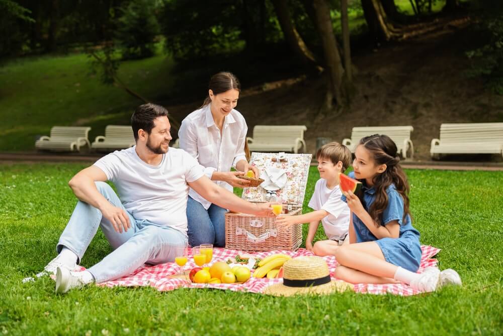 A family having a picnic in a Naples park.
