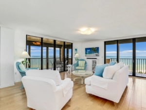 The living area of a Naples vacation rental close to waterfront restaurants.